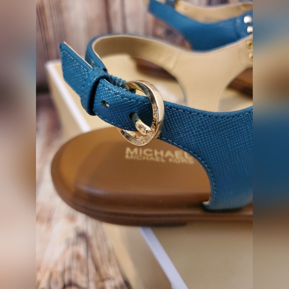 Michael Kors Plate Leather Sandal - Picture 9 of 11